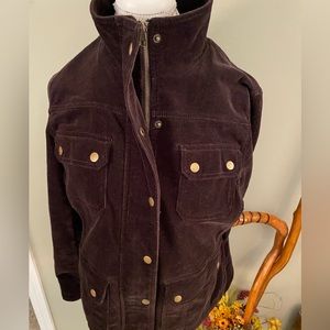 Beautiful brown corduroy jacket with lots of detail.western cut.lots of pockets